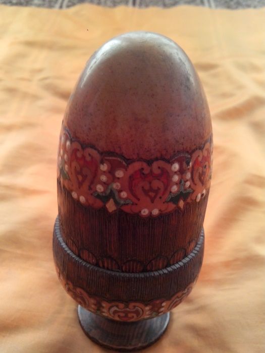 Яйце дървено декоративно ръчна изработка на около 50 години
