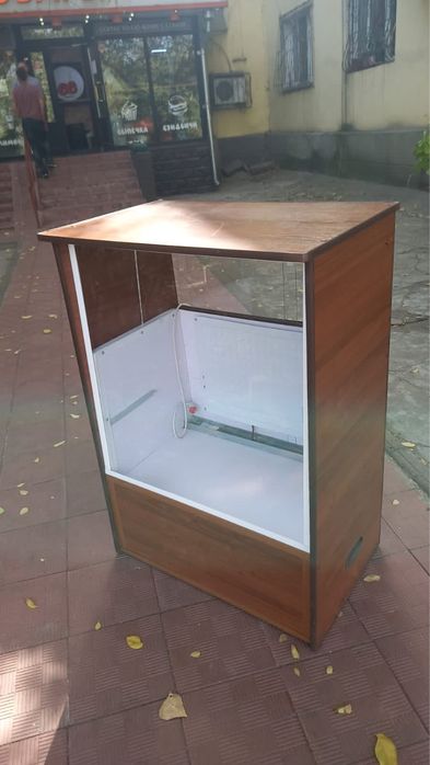 Витринный холодильник