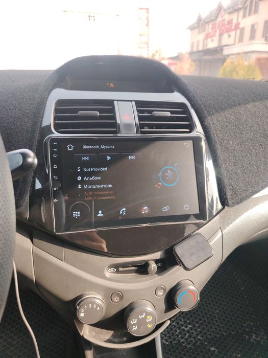 Tesla monitor almashtiriladi