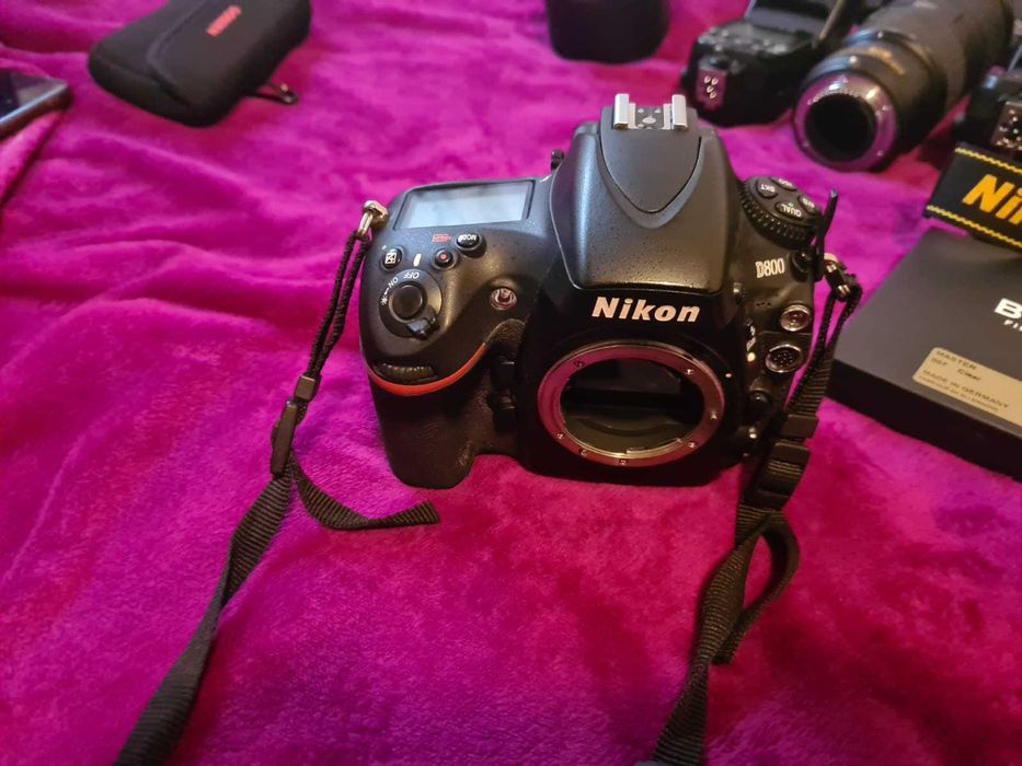 Camere Nikon folosite ambele