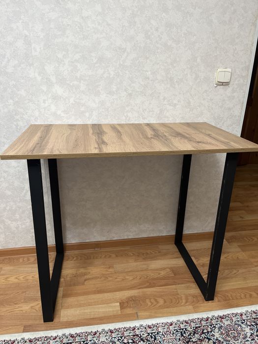 Стол компактный новый