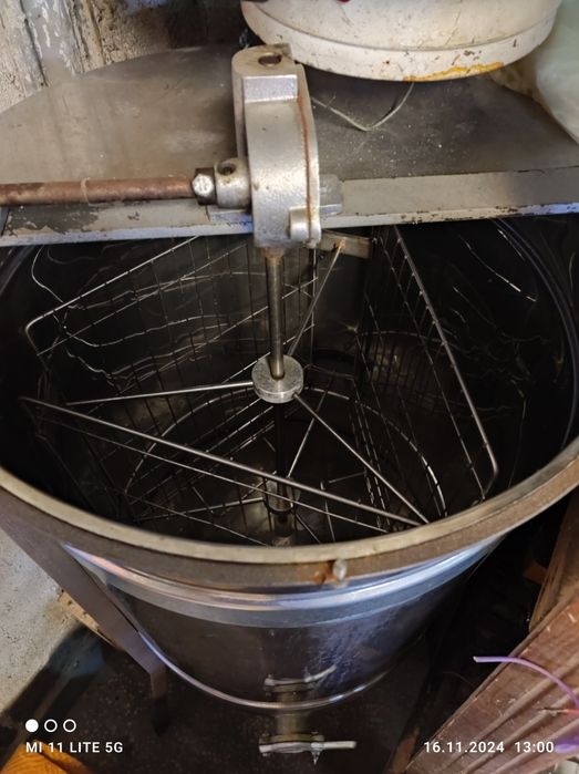 Центрофуга за мед