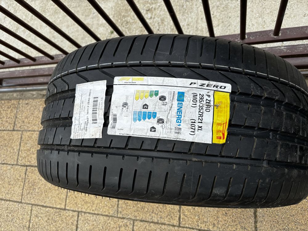 Pirelli P Zero 295/35ZR21