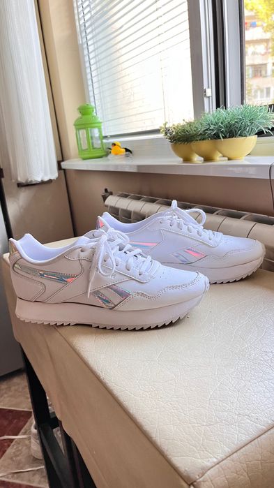 Оригинални кожени  хамелеон маратонки Reebok