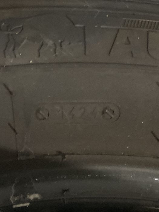 Anvelopr vara 215 60 17