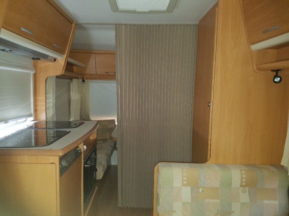 Vând rulota Chateau 400/ 4 pers..