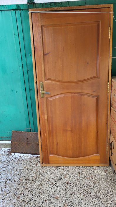 Входная деревянная дверь