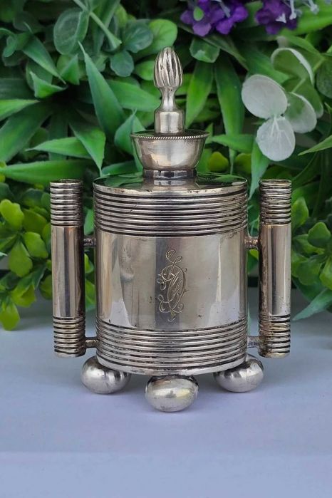 Spirtieră veche din metal argintat,