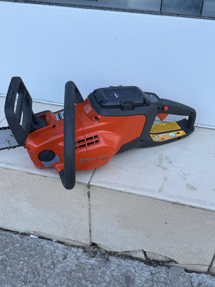 Продавам акумулаторен трион Husqvarna 120i