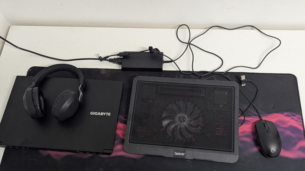 Laptop Gaming GIGABYTE G5 KF5  Stare Ca Nouă  si Accesorii