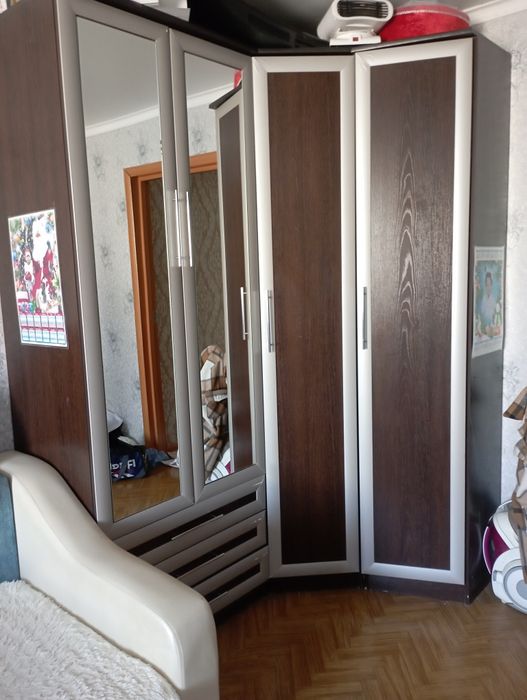 Продам  угловой шкаф