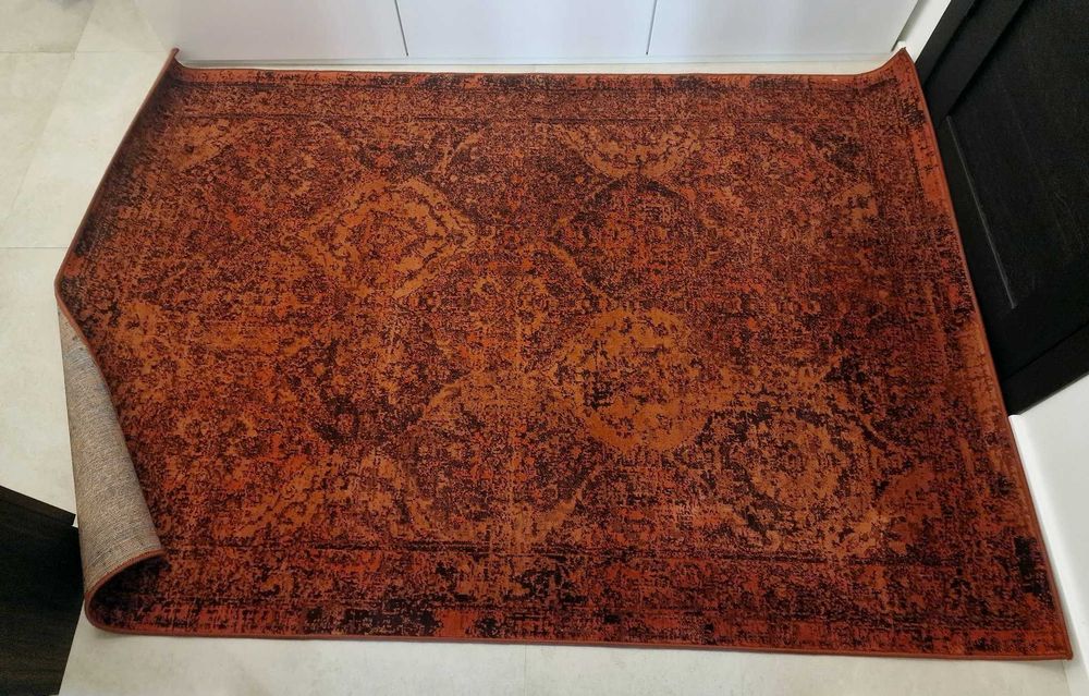 Covor fir scurt rosu inchis, stil vintage, 133x195cm, stare buna