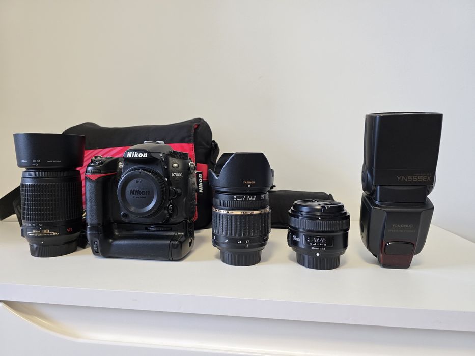 Kit Nikon D7000 cu accesorii