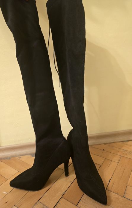 Елегантни високи дамски ботуши