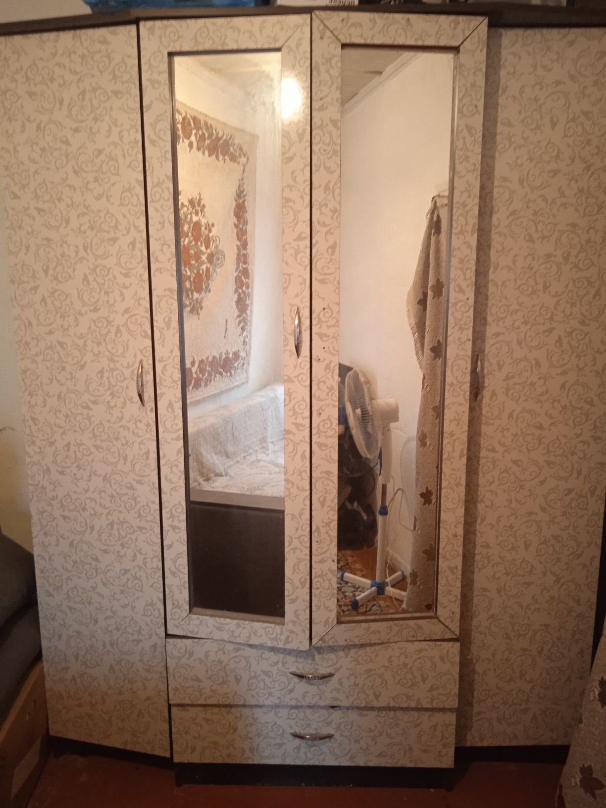 Продам шифонер срочно