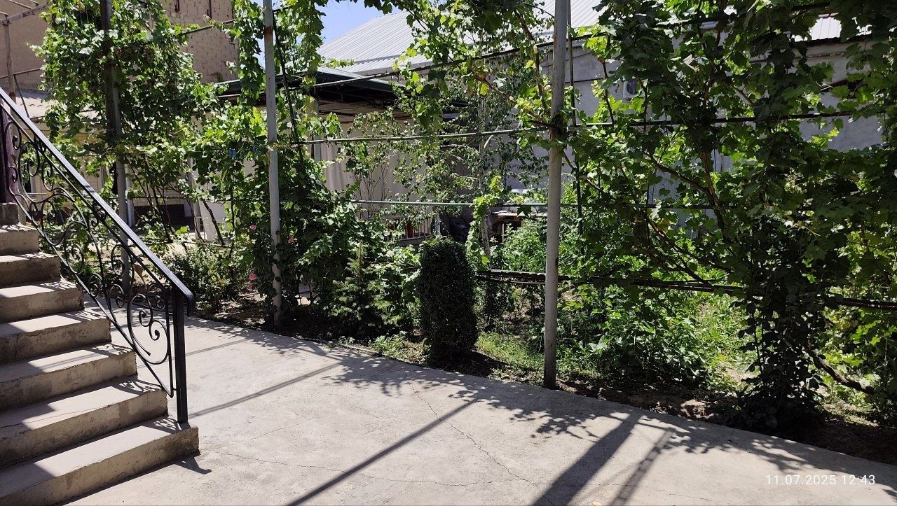 Institut genekalogiya 400 metr Limonaria mahallada uy sotiladi