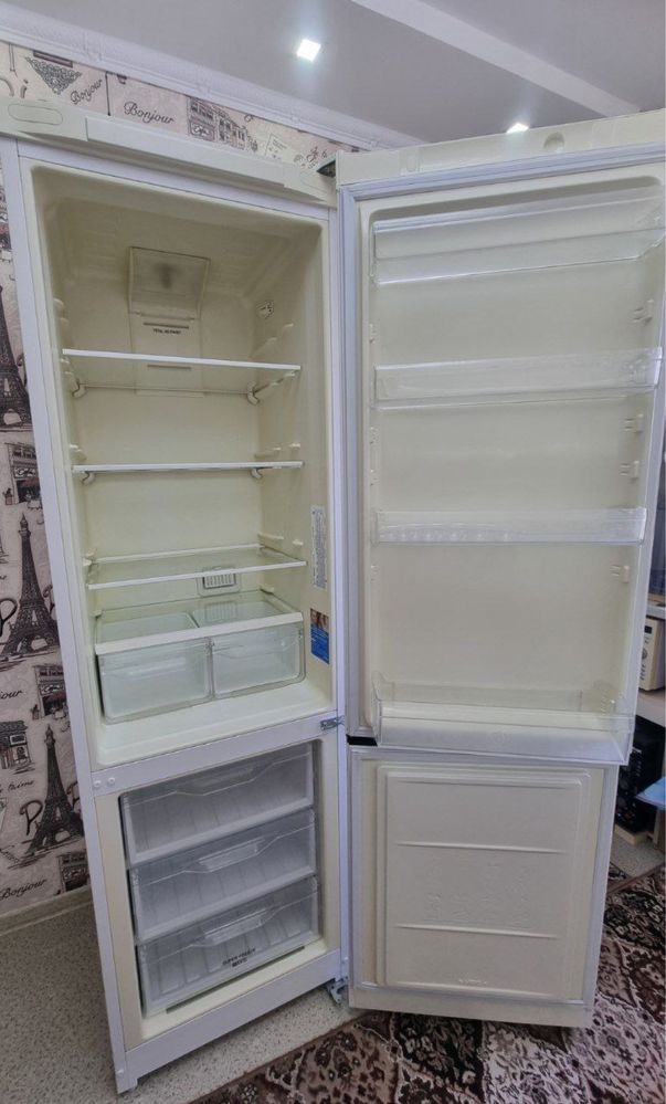 Холодильник INDESIT DF5200W