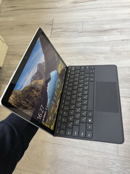 Продам планшетный ноутбук Microsoft Surface Go 3 8/124 гб