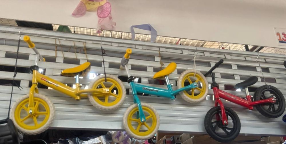 Cărucioare și triciclete