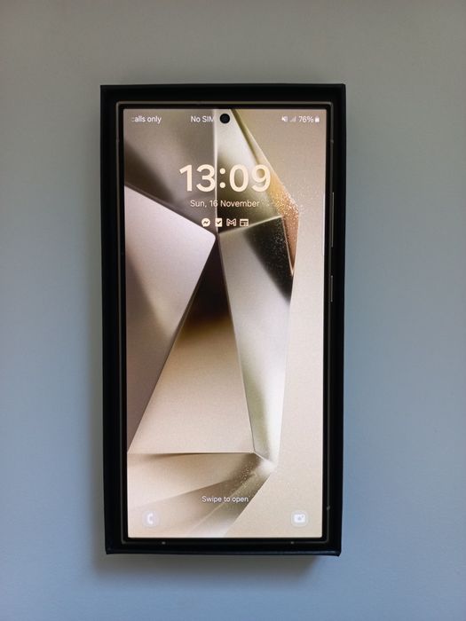 Samsung Galaxy S24 Ultra 256 GB Yellow с гаранция и подарък два калъфа