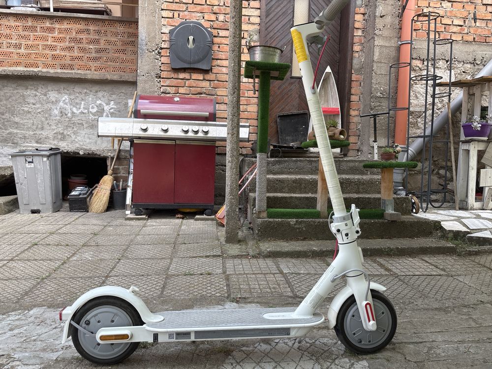 Продавам елекрическа тротинетка xiaomi electric scoter 3 lite