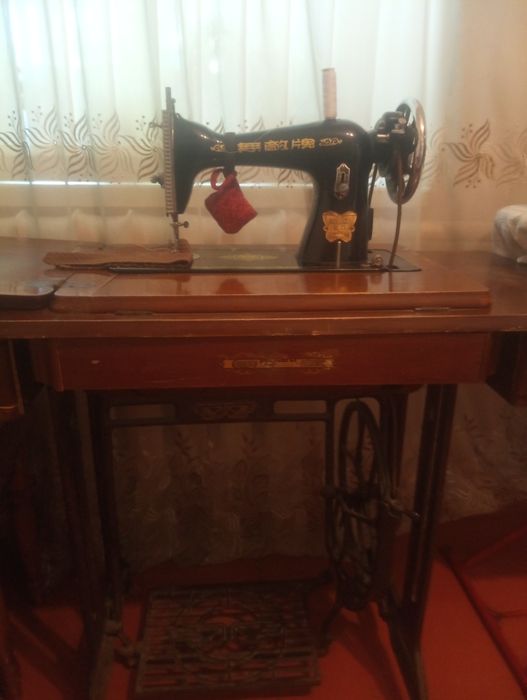 Швейная машинка ножная. Производство Китай.заводская