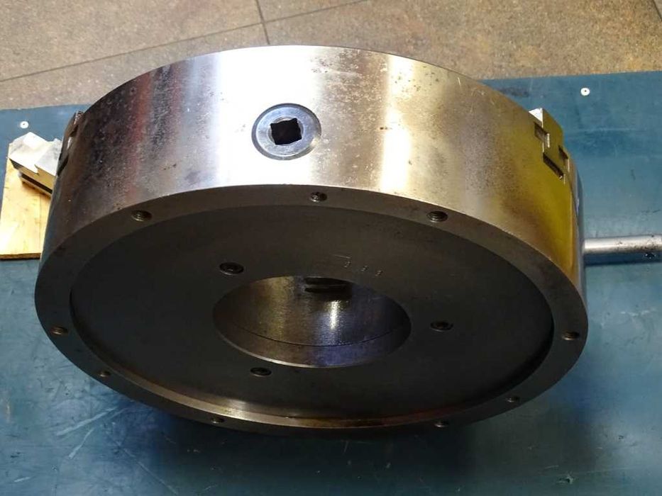 Универсален патронник за струг TOS IU 400/3 M1 3-челюсти