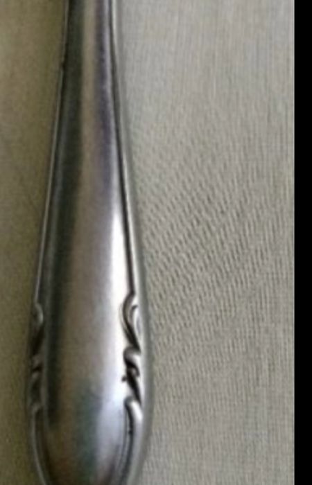 Вилици, лъжици, ножове.