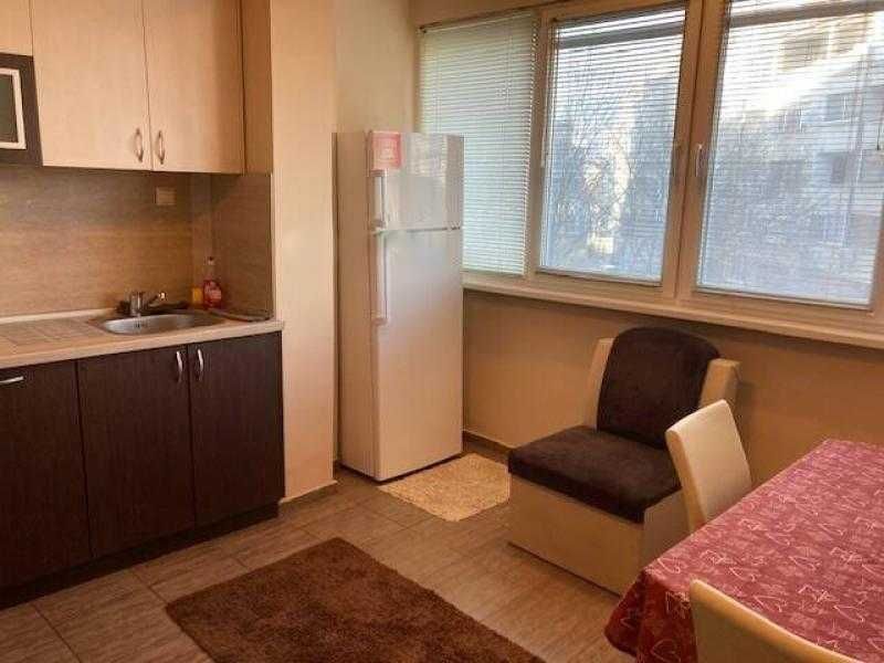 Тристаен обзаведен апартамент в ж.к. Лазур