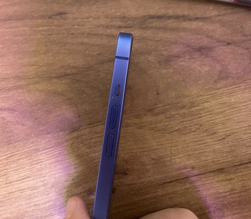 Vand iphone 13 albastru