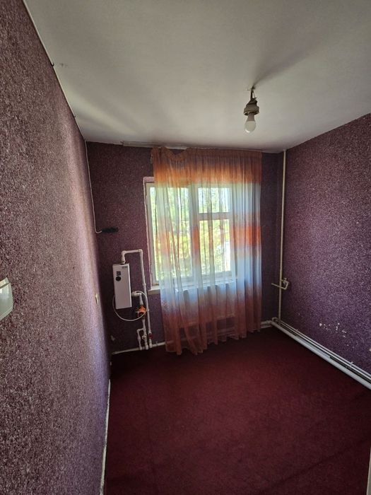 Zudlik bilan frunze massifda  1 xonali kvartira sotiladi