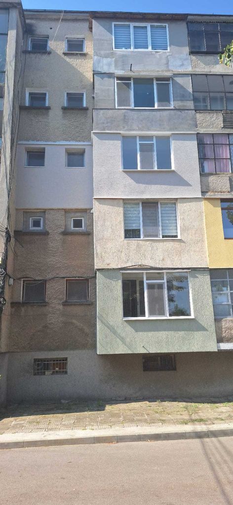 Продава се Тристаен апартамент в Разград, Център - 90 кв.м за 1615 €/кв.м - Снимка #17
