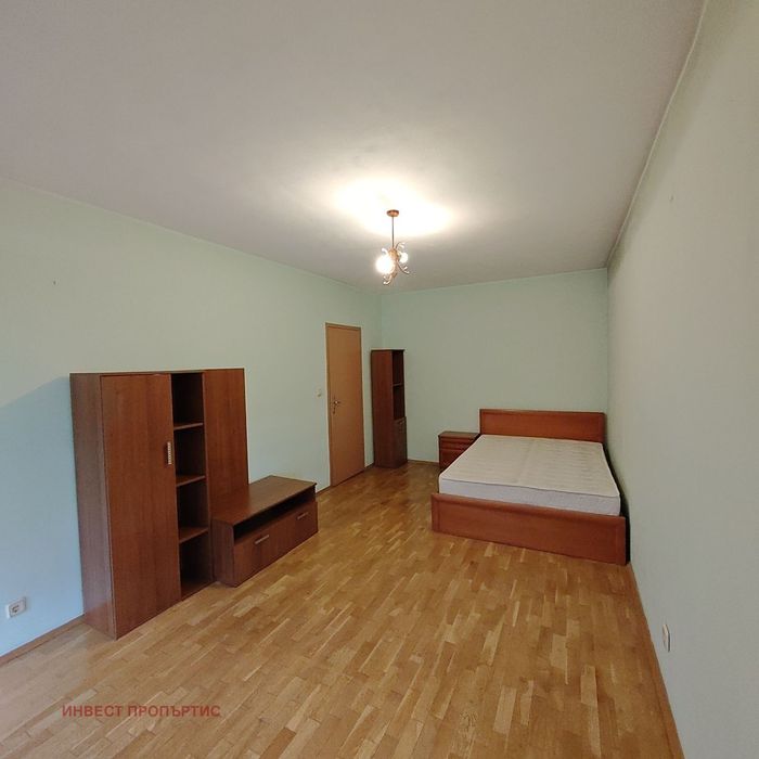 Дава се под наем Тристаен апартамент в София, Оборище - 125 кв.м за 750 € - Снимка #3