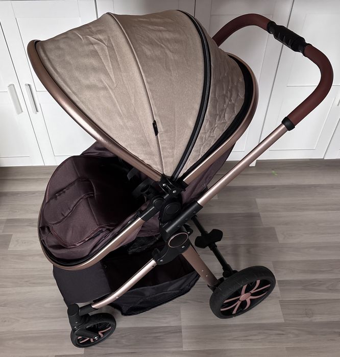 Vând cărucior 2 in 1, cu șezut care se transformă și în landou