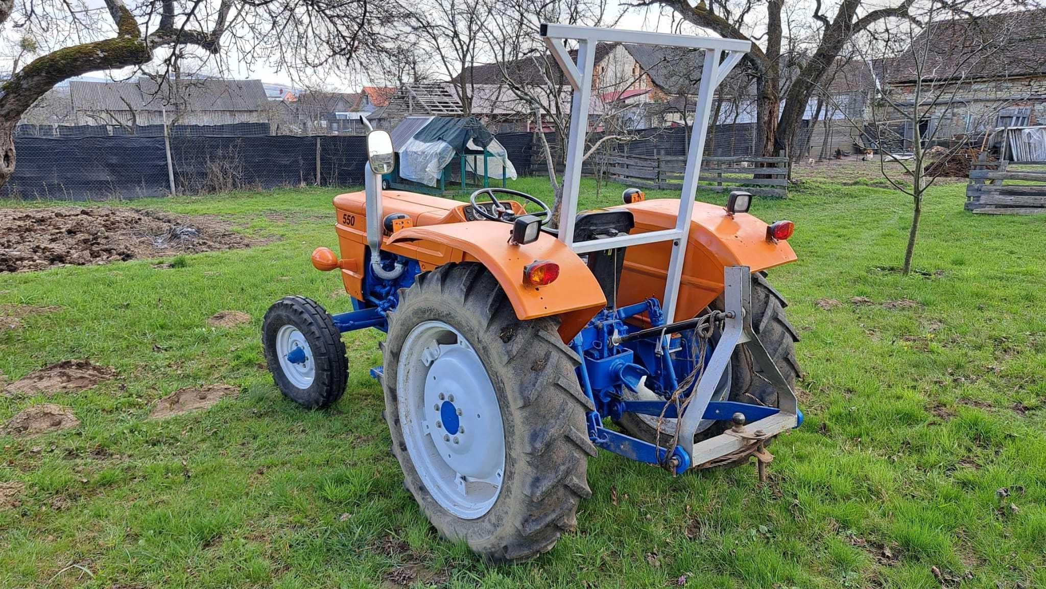 Vând tractor Fiat 550