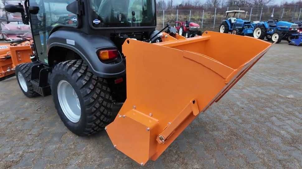 Sararita cu autoincarcare pentru tractor, prindere in tiranti