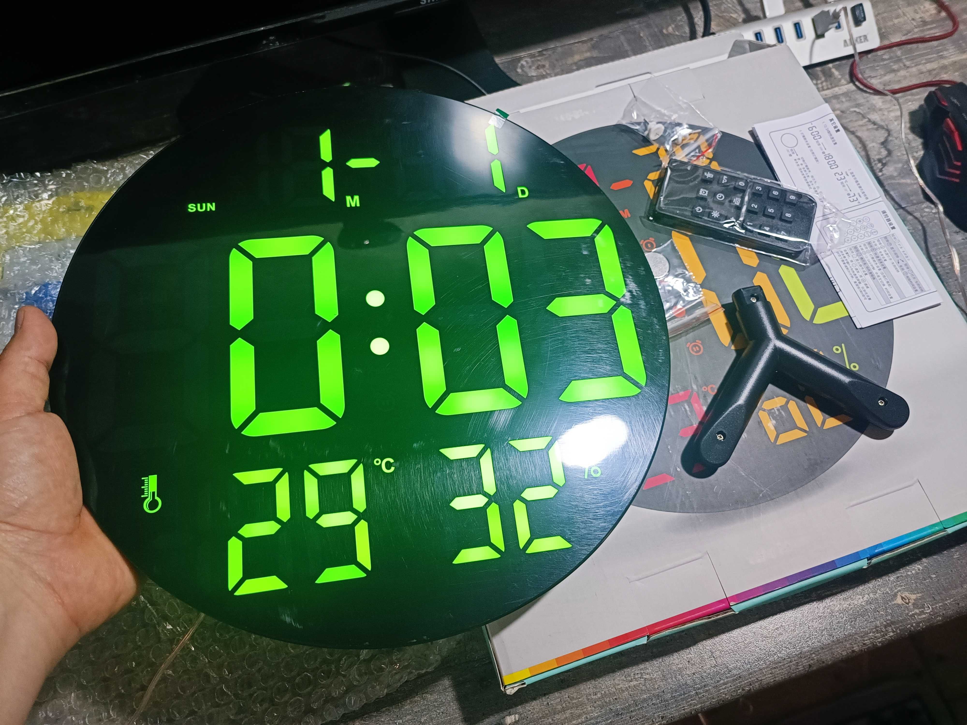 LED RGB настенные часы с пультом. LED Soat rangi o'zgaruvchan, pultli