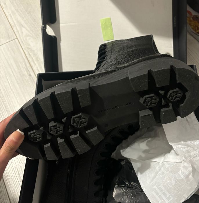 Tommy Hilfiger боти