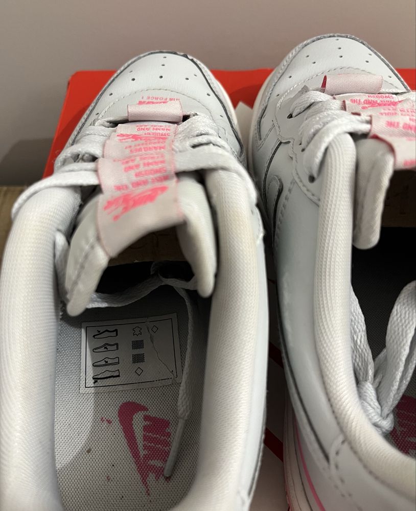 Nike Air Force 1 LV8