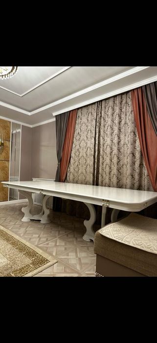 Стол в гостиную .