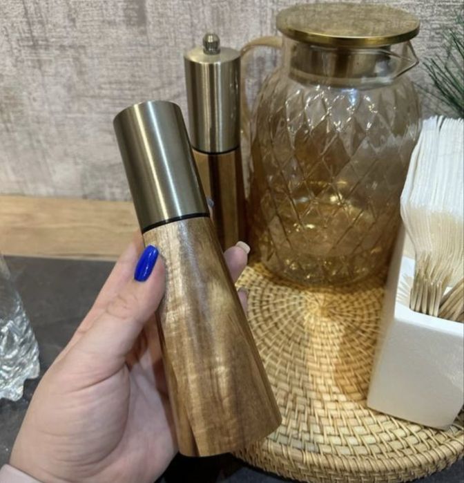 Сольница ,мельница из дерева . Идеального качества .