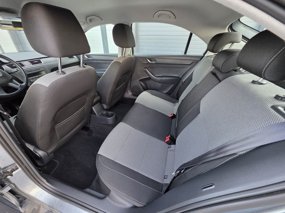 Skoda Rapid limuzină 1.2 Tsi cu Dotări!