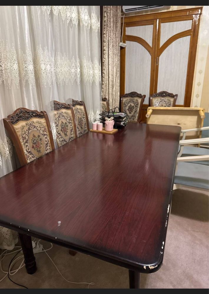 Продаю стол и стулья (12 шт) очень хорошего качества
