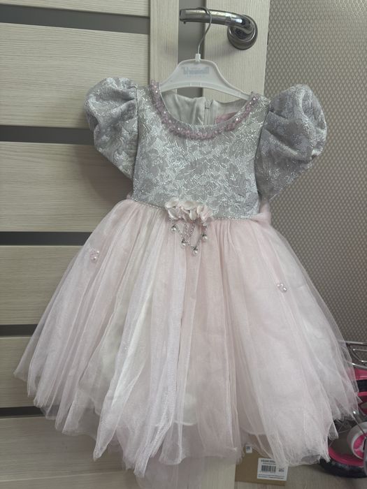 Платье для девочки на 2-3 г.