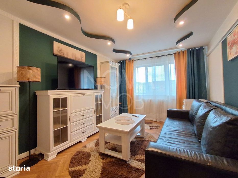 Apartament de inchiriat 3 camere etajul 4, cu lift,  Zona Vasile Aaron