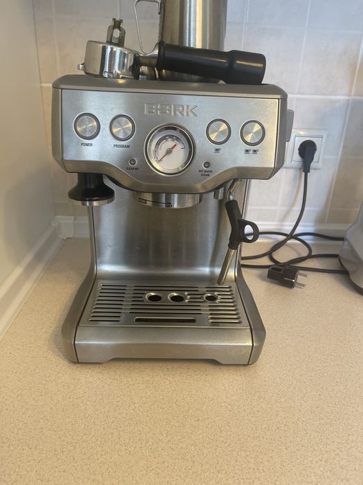 Продам кофемашина Bork