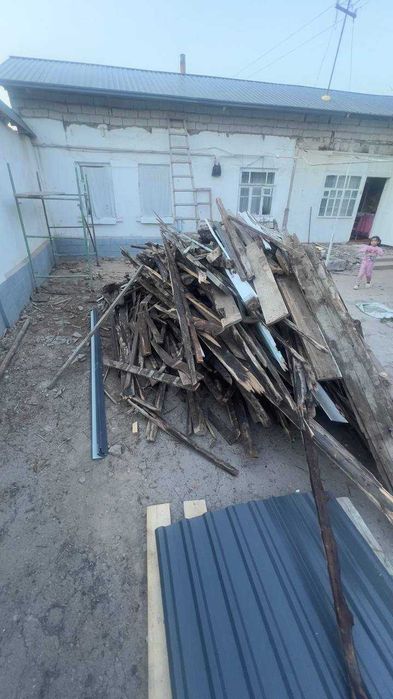 Ўтин сотилади. Катта мошинада 1 Мошина чиқади. Қуруқ тоза тахталар.