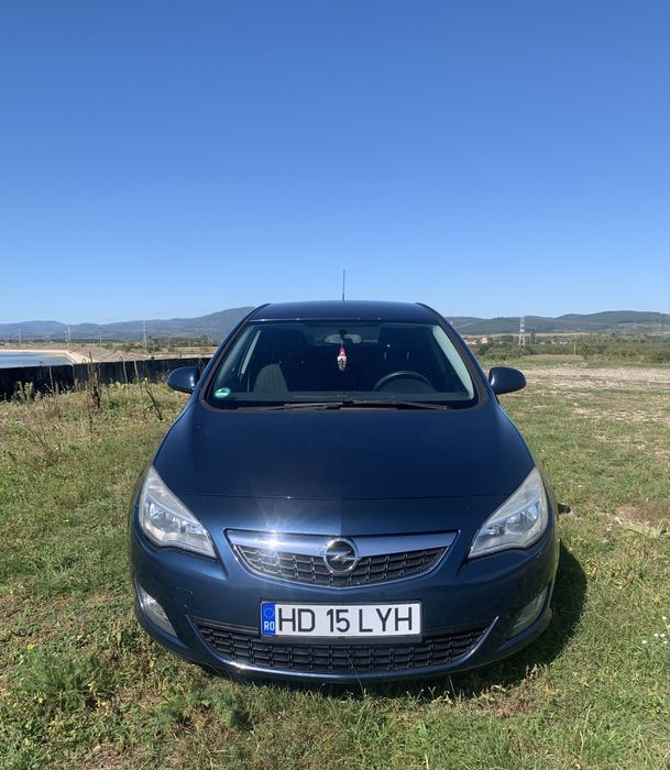 Opel Astra J - îngrijită și gata de drum