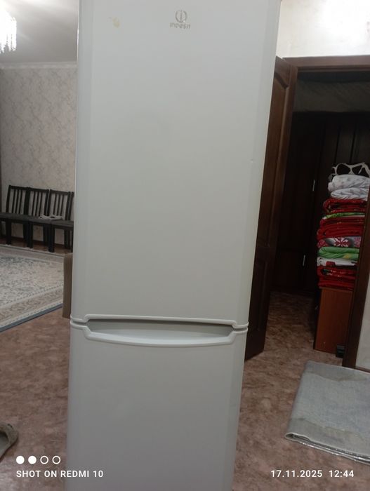 Холодильник б/у продам