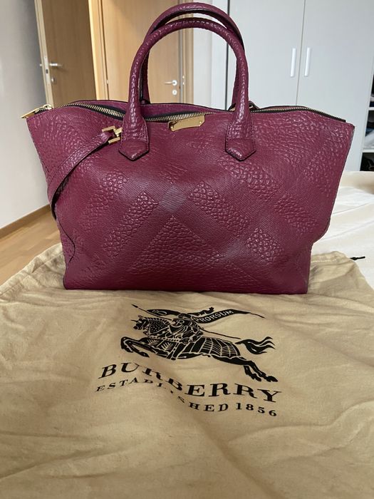 Poseta Burberry culoare fucsia inchis